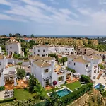 Villa Con Piscina Climatizada Y Vistas Al Golf