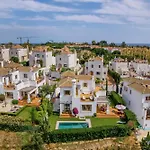 Villa Con Piscina Climatizada Y Vistas Al Golf