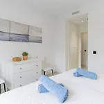 Luxury 2 Bed Apt With Sea View