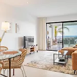 Luxury 2 Bed Apt With Sea View