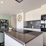 Modern Highend Oasis W/Sea Views