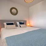 Modern Highend Oasis W/Sea Views