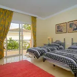 First Line Townhouse Venalmar