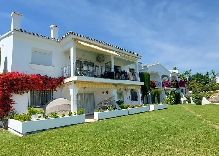 Refurbished 2-Bed Apartment In El Paraiso Alto