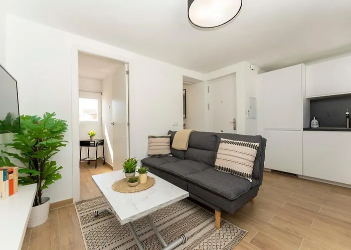 Apartamento 2 Dormitorios Cerca De La Playa En Casco Historico