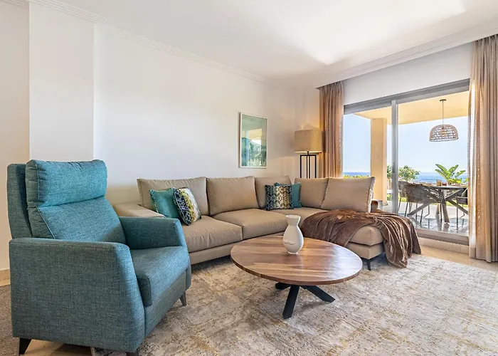 Premium Apartment With Large Terrace And Garden