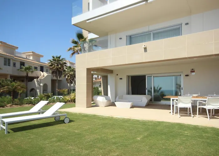 Gorgeous Apartment In Estepona With Wifi
