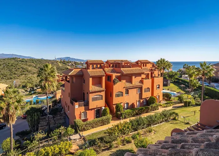 Beautiful Home In Estepona With Wifi