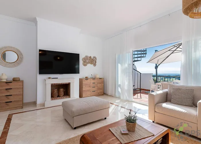 Paraiso Pueblo Luxurious Penthouse 360º Sea Views - 2603