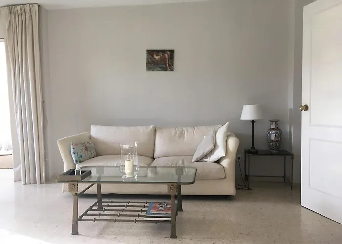 Lovely Spacious 2 Bedroom Flat Between Marbella And Estepona