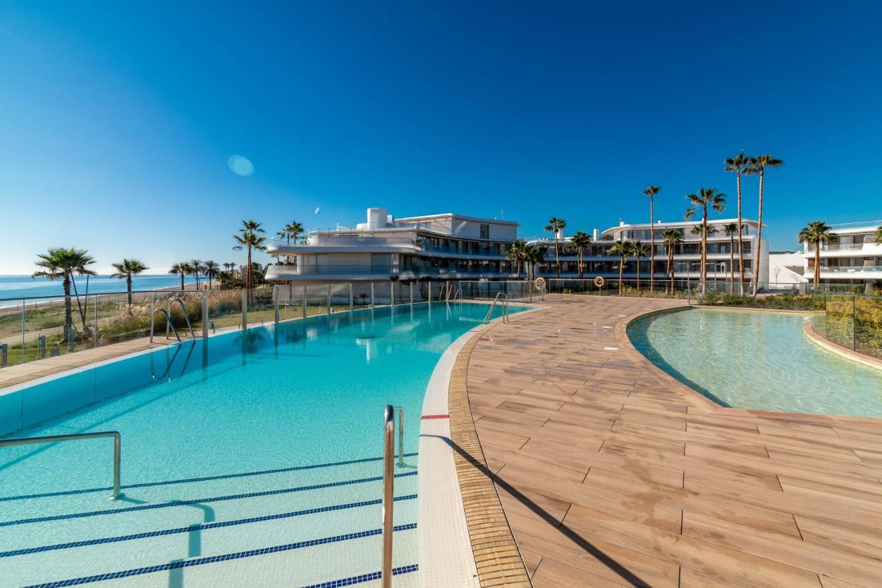 Vacation Marbella I Live On The Edge Of The Sea, New Beachfront Condo, Padel Courts, Gym, Sauna, Luxury And 24-7 Security Appartement *