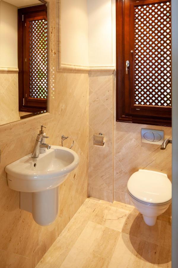 Frontline Ground Floor With Private Garden, Doncella Beach. * Estepona