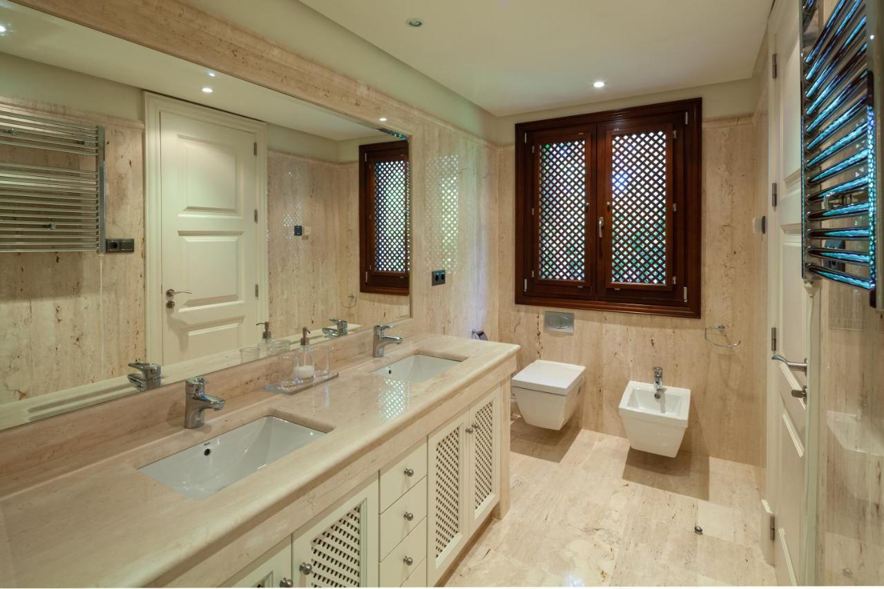 Apartment Frontline Ground Floor With Private Garden, Doncella Beach. *