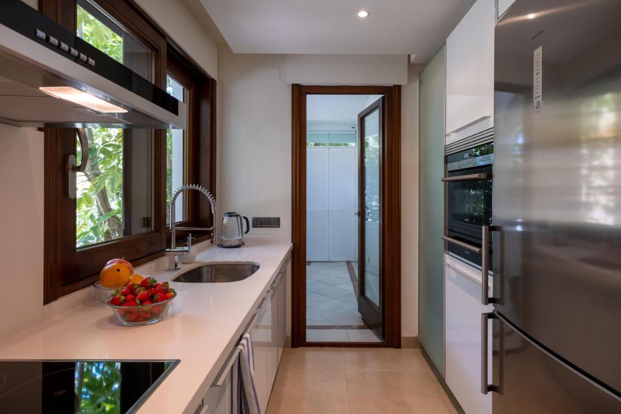 Apartment Frontline Ground Floor With Private Garden, Doncella Beach.