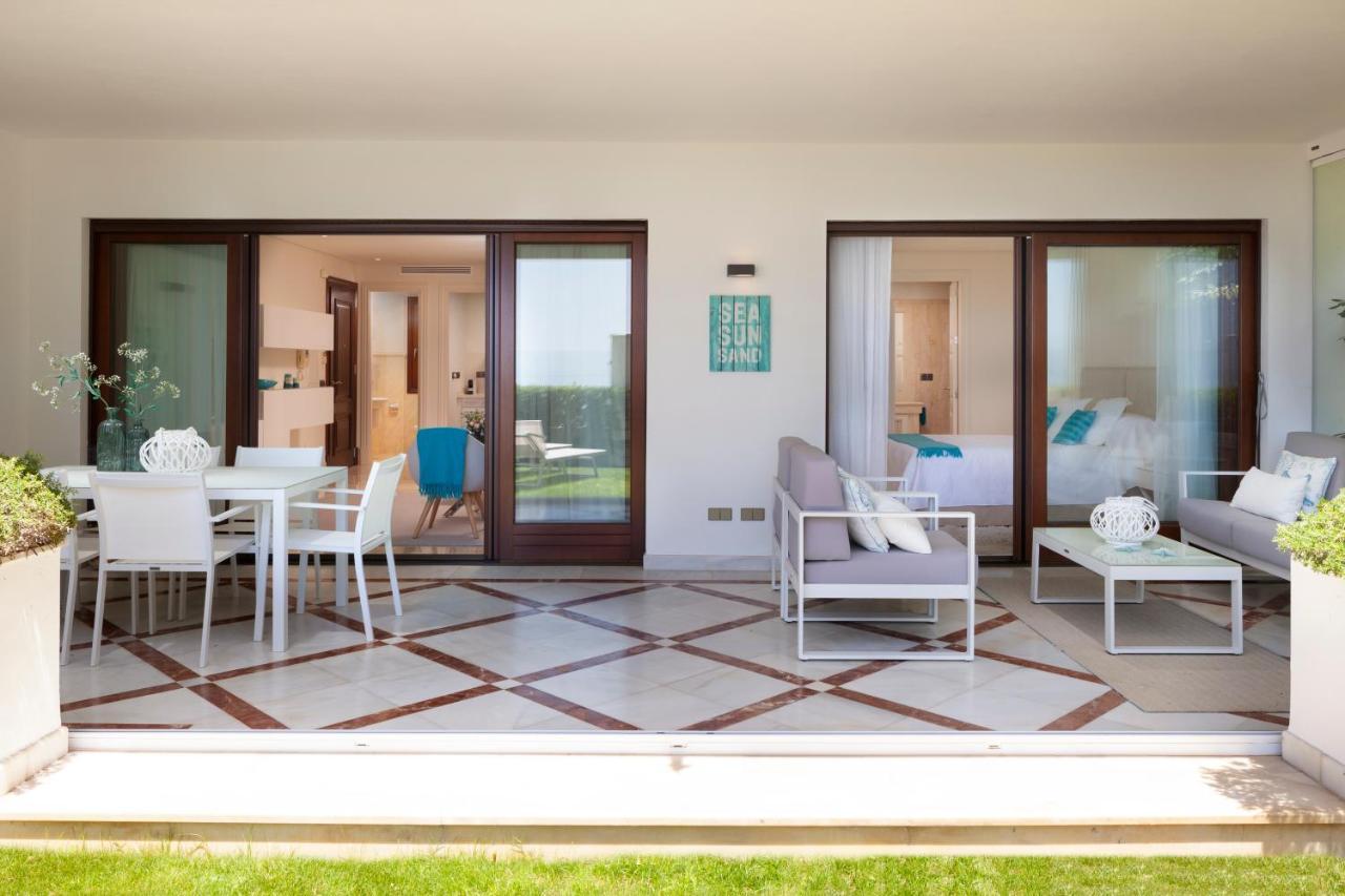 Frontline Ground Floor With Private Garden, Doncella Beach. Apartment Estepona