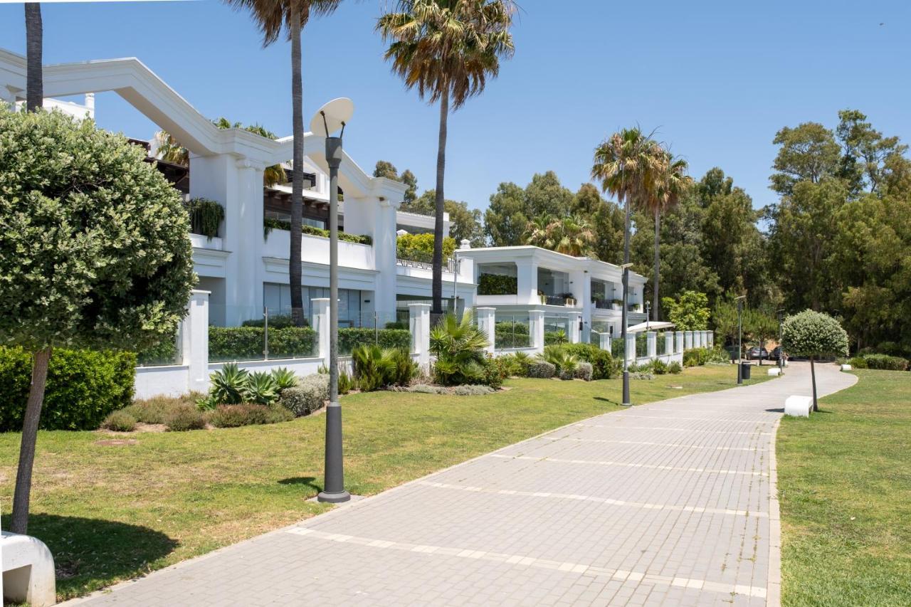 Frontline Ground Floor With Private Garden, Doncella Beach.