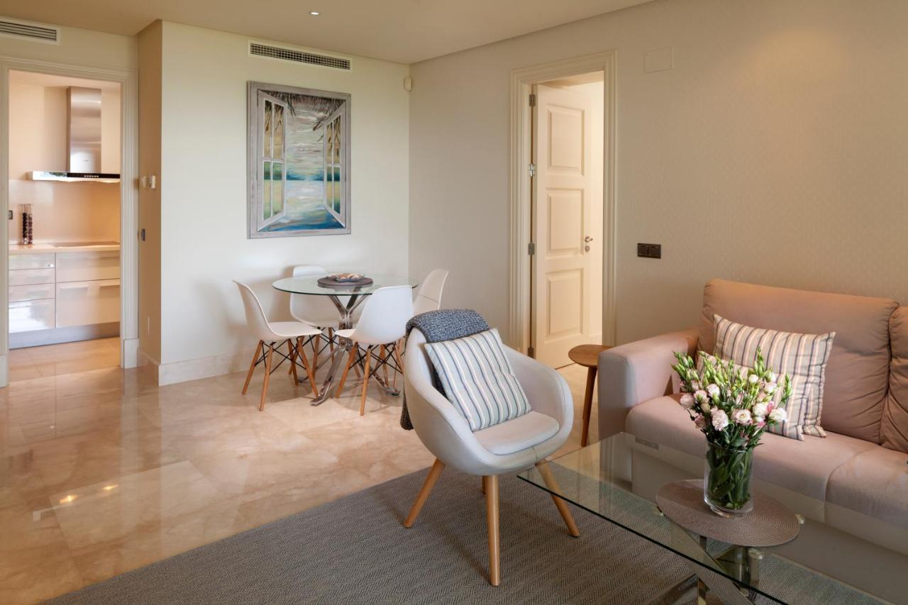 Frontline Ground Floor With Private Garden, Doncella Beach. *