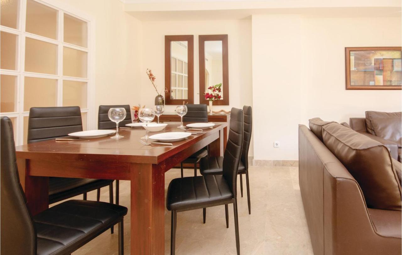 Beautiful Apartment In Estepona With 3 Bedrooms, Outdoor Swimming Pool And Swimming Pool *
