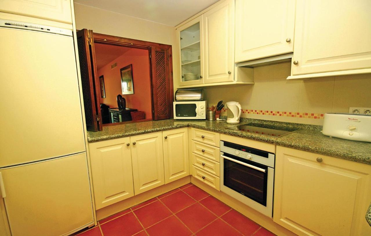 Beautiful Apartment In Estepona With 3 Bedrooms, Outdoor Swimming Pool And Swimming Pool Apartment