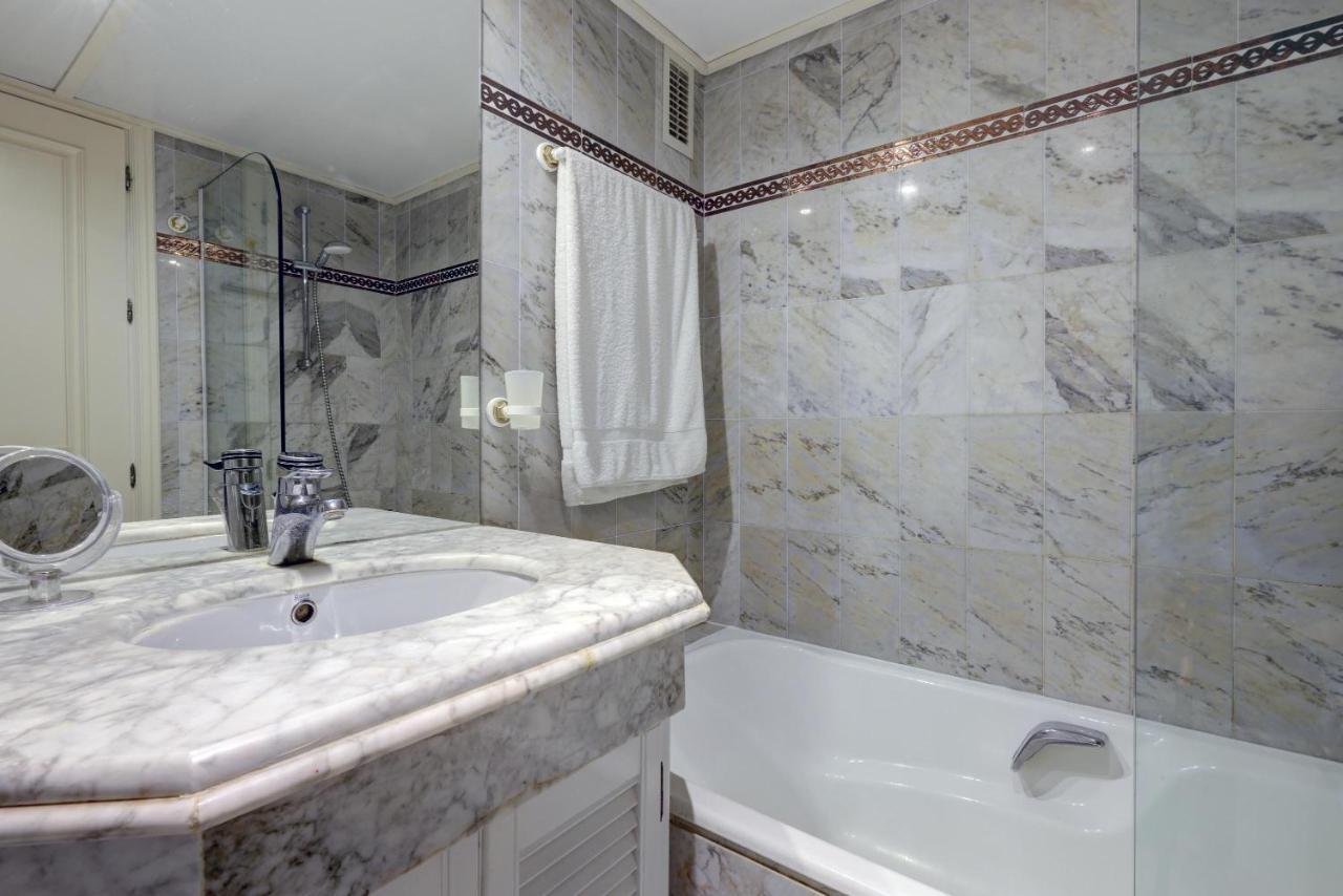 Frontline Paradise Townhouse *