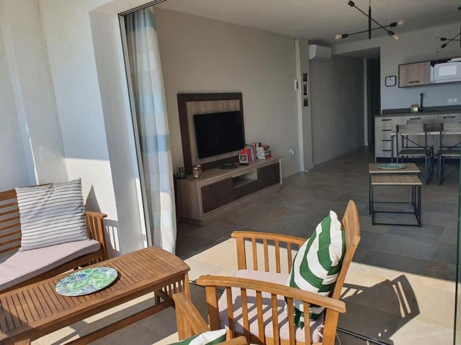 Apartment Front Mer - Sublime Moderne Et Confortable *