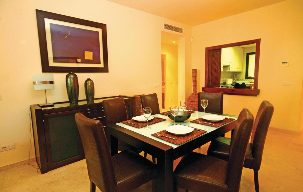 Apartment Beautiful Apartment In Estepona With 3 Bedrooms, Outdoor Swimming Pool And Swimming Pool *