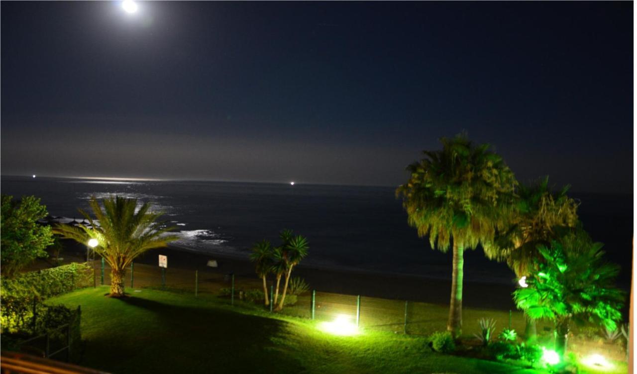 Apartment Hb - Comfortable Beachfront Holiday Apartment