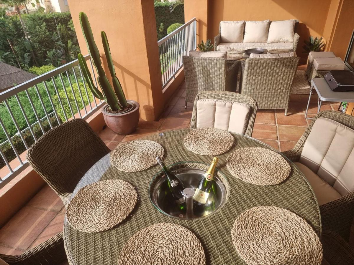 Benatalaya,heated Pool,saunas,gym Apartment Estepona