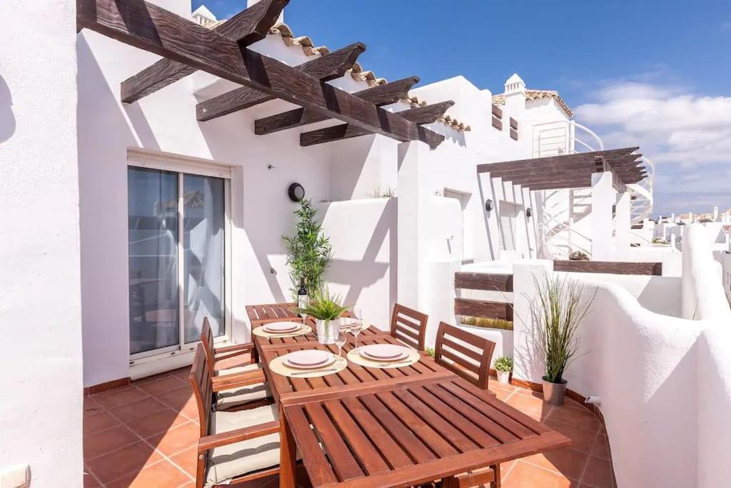 Stunning Penthouse On Golf Course With Sea Views Appartement *