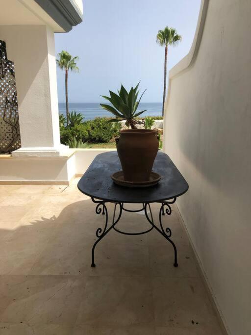 Apartamento Gorgeous Beachfront With Stunning Sea Views & Garden