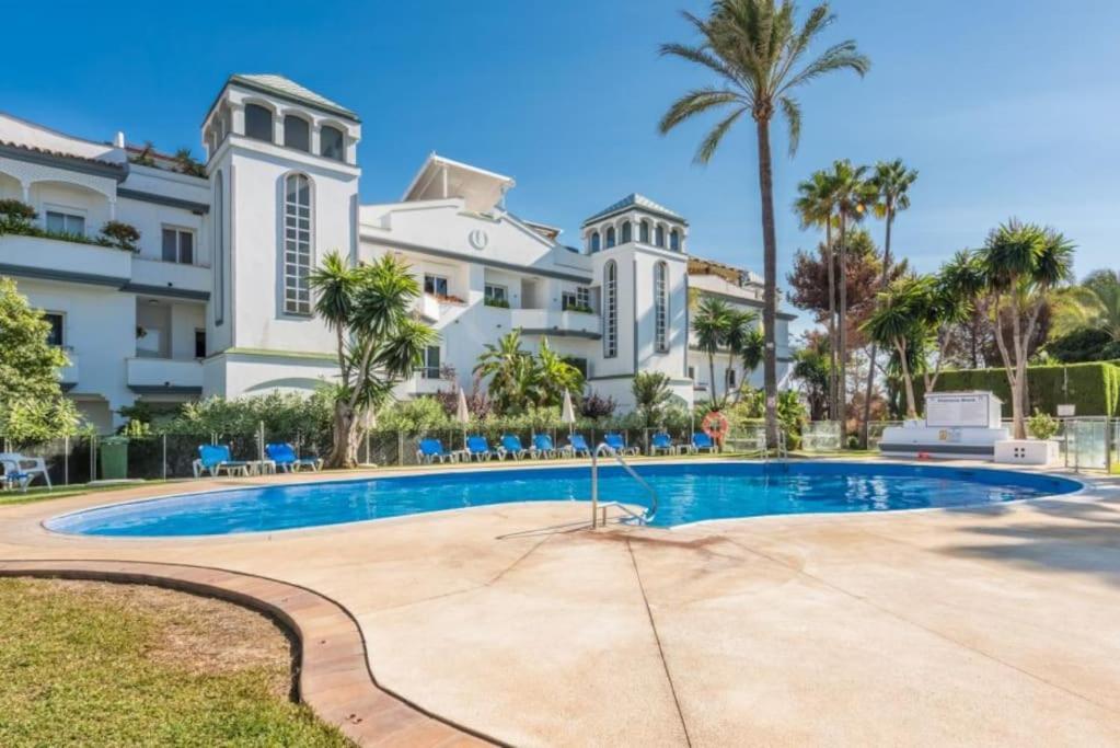 Gorgeous Beachfront With Stunning Sea Views & Garden