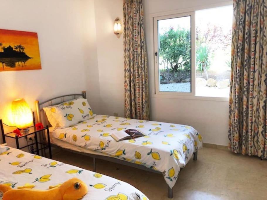 Apartamento Gorgeous Beachfront With Stunning Sea Views & Garden Estepona