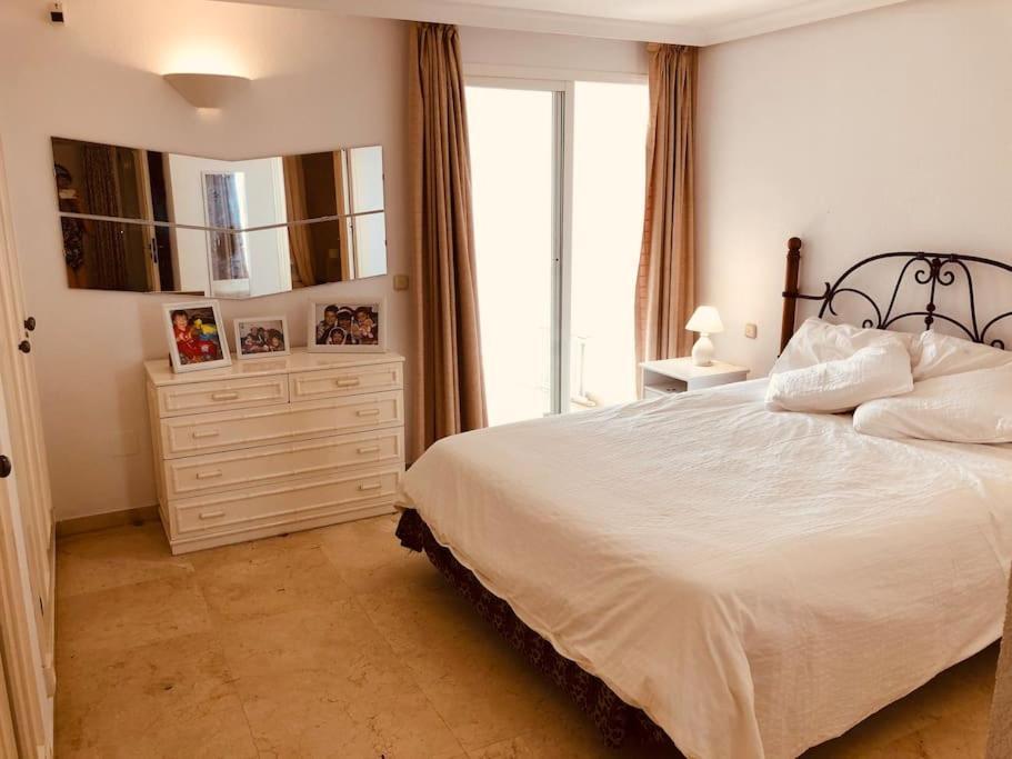 Gorgeous Beachfront With Stunning Sea Views & Garden