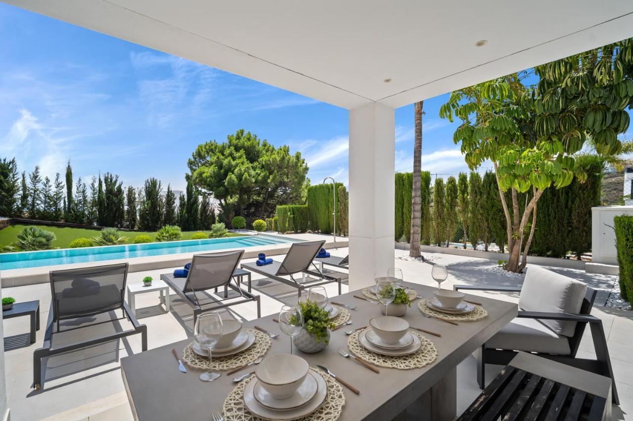 Villa Vacation Marbella I Iniesta, Golf Community, Brand-new Built, Infinity Pool