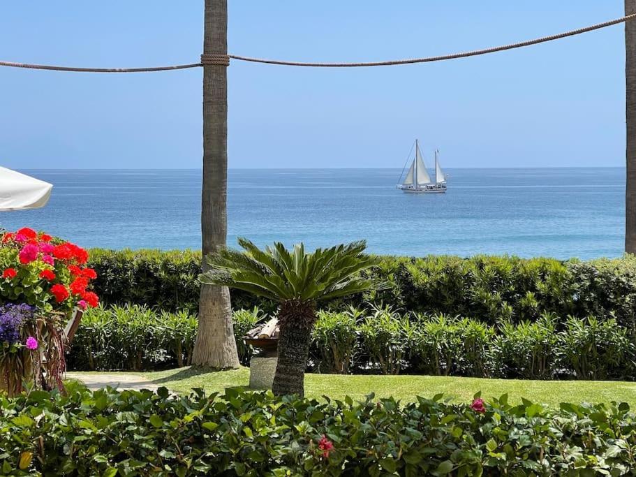 Holiday home Spectacular Views At Beachfront Townhouse Rdr318