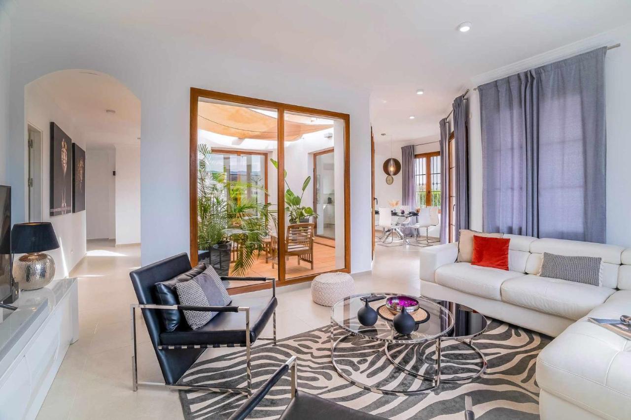 Villa Villa Con Piscina Climatizada Y Vistas Al Golf Estepona