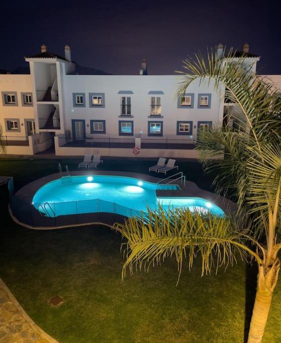 Stunning Apartment-7 People-6 Pools.402 *