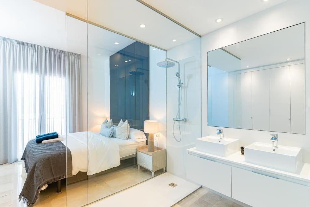 Stunning Apartment-7 People-6 Pools.402