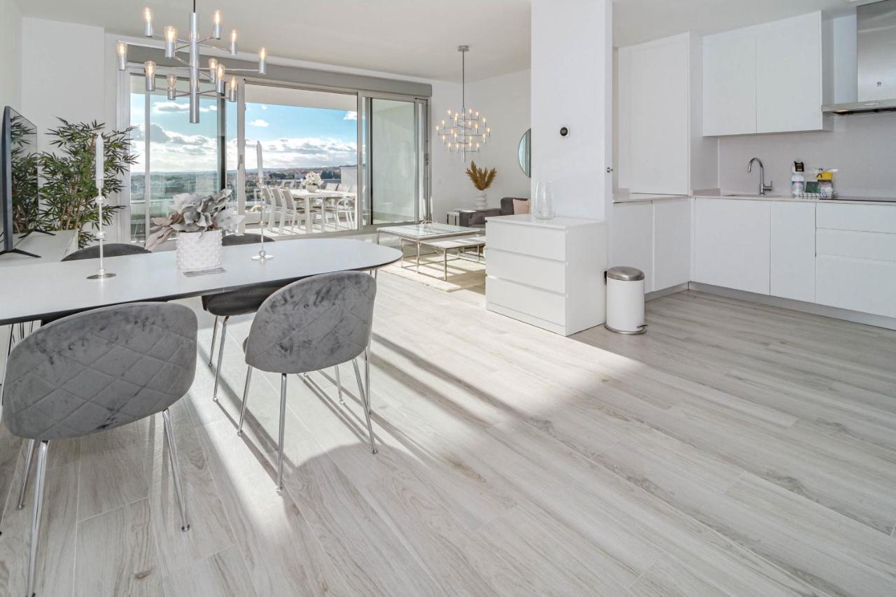 Ov5bb- Modern Family Flat, Lovely Views * Estepona