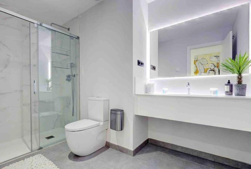 Luxury In Mirador De Hills Apartment