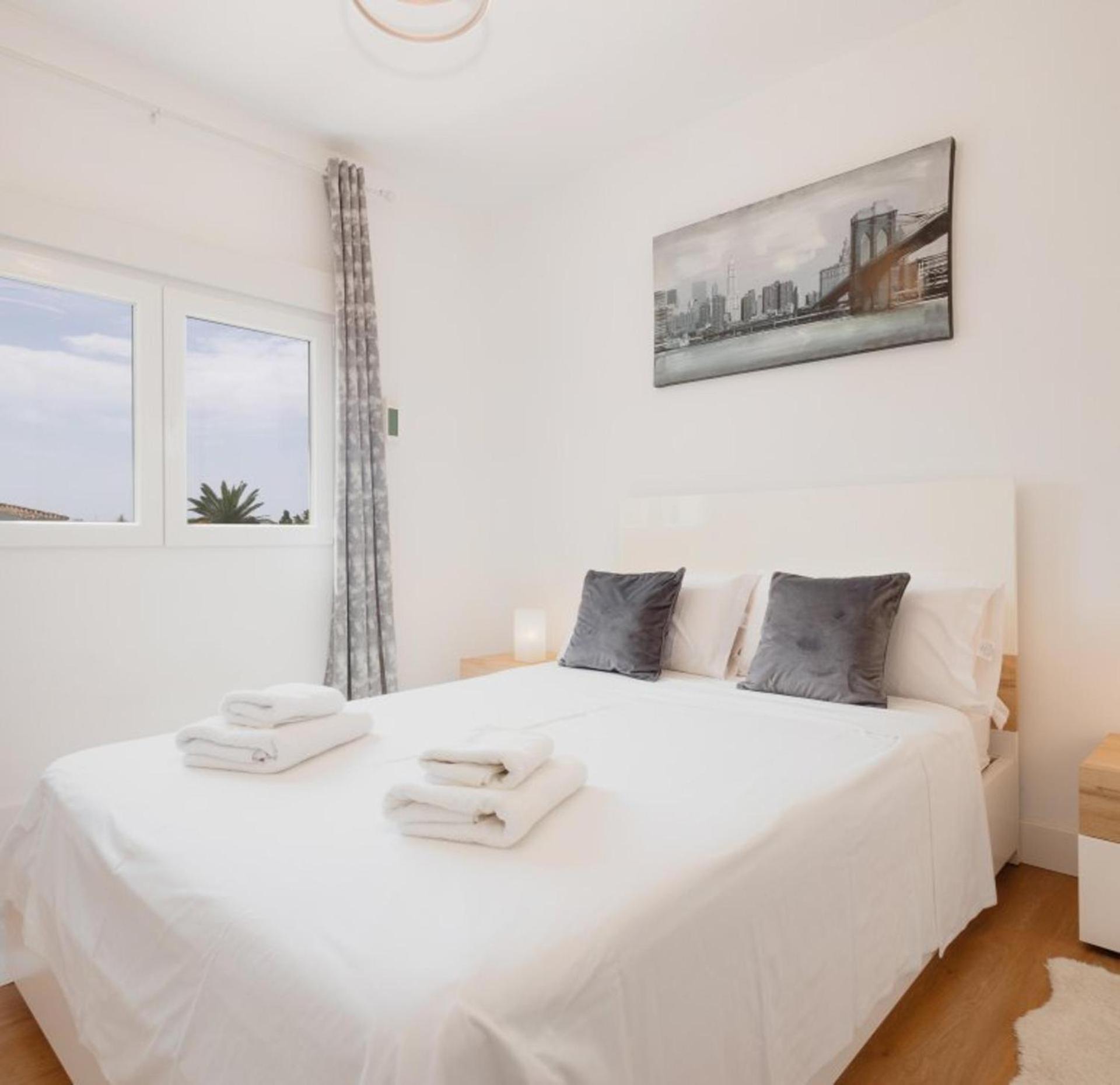 Refurbished 2-bed In El Paraiso Alto *
