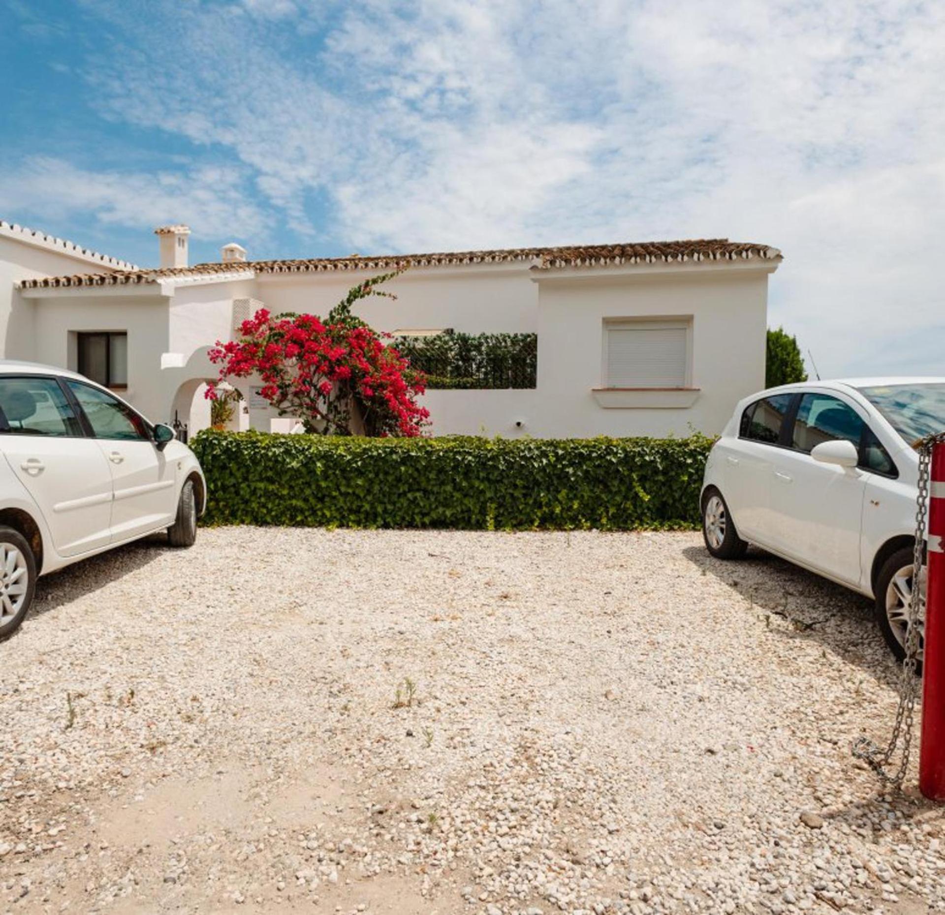 Apartment Refurbished 2-bed In El Paraiso Alto Estepona