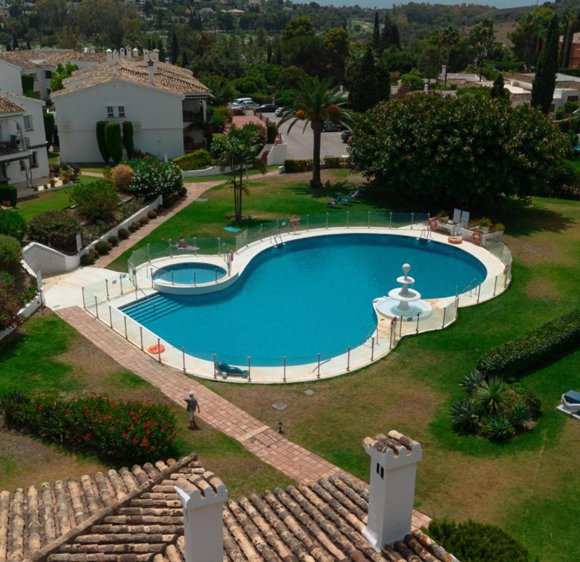 Refurbished 2-bed In El Paraiso Alto * Estepona