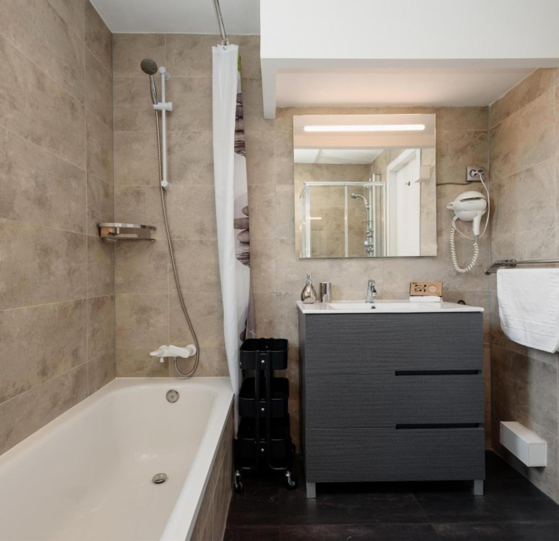 Refurbished 2-bed In El Paraiso Alto Estepona