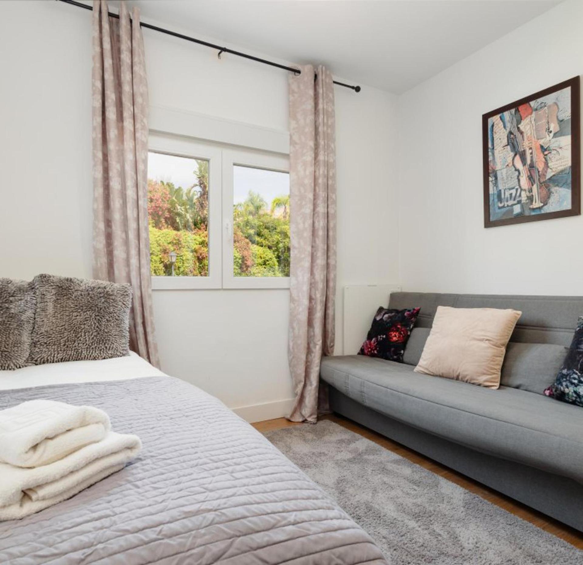 Refurbished 2-bed In El Paraiso Alto Estepona