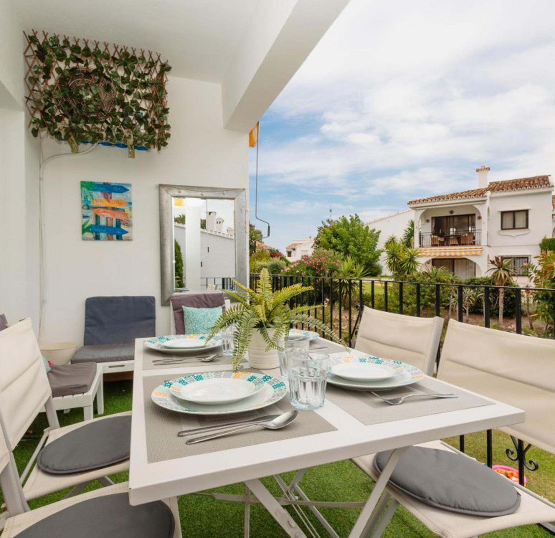 Refurbished 2-bed In El Paraiso Alto