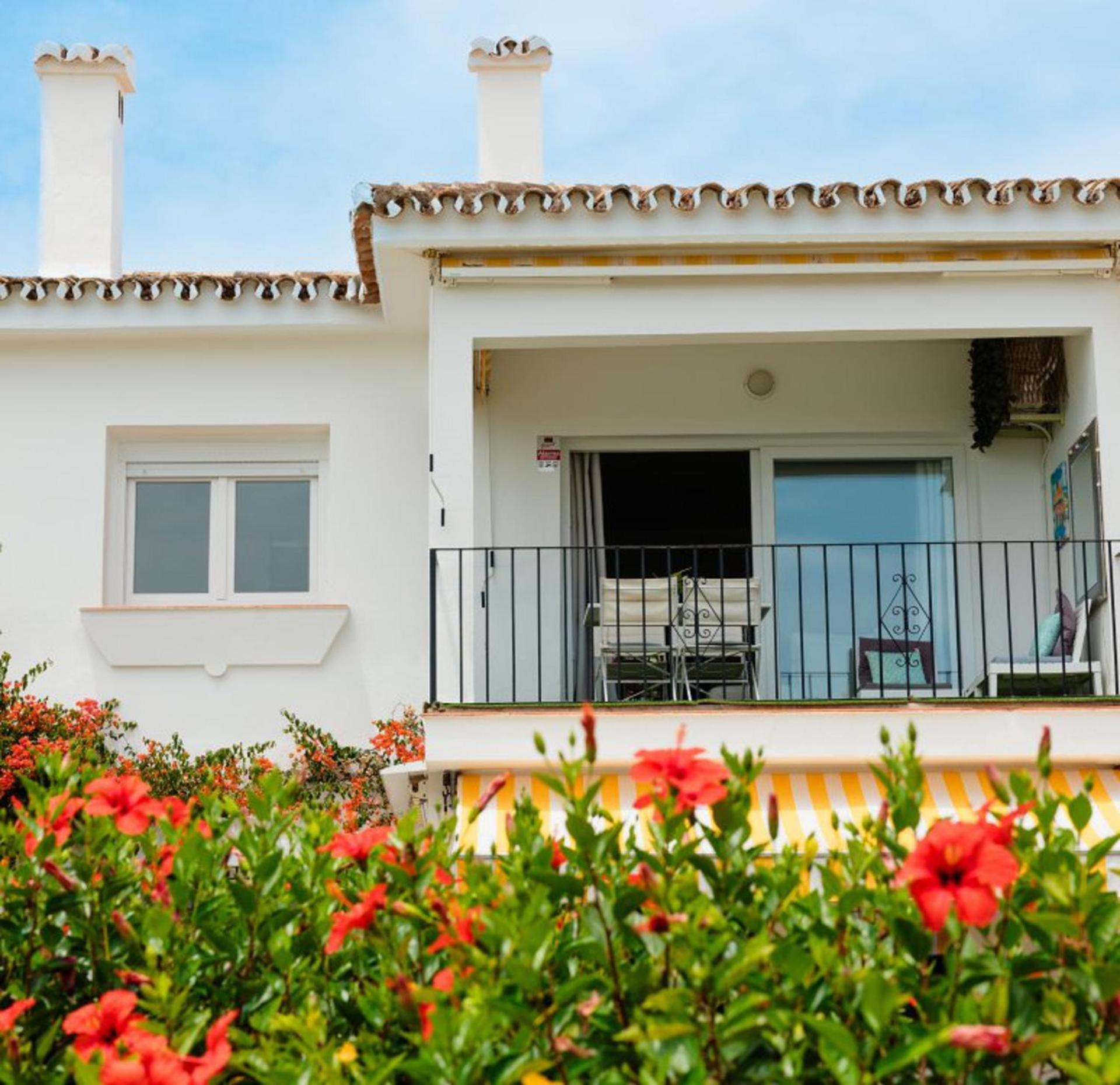 Apartment Refurbished 2-bed In El Paraiso Alto