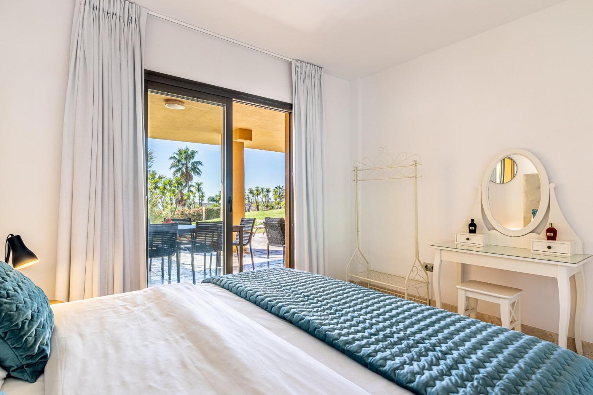 Apartment Cozy 2-bedroom In Hacienda De Cifuentes Estepona