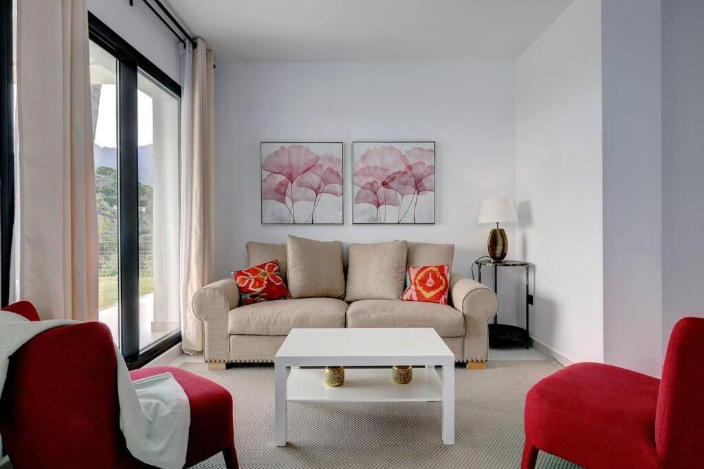 Appartement 2 Bedroom Ground Floor @ Hills!