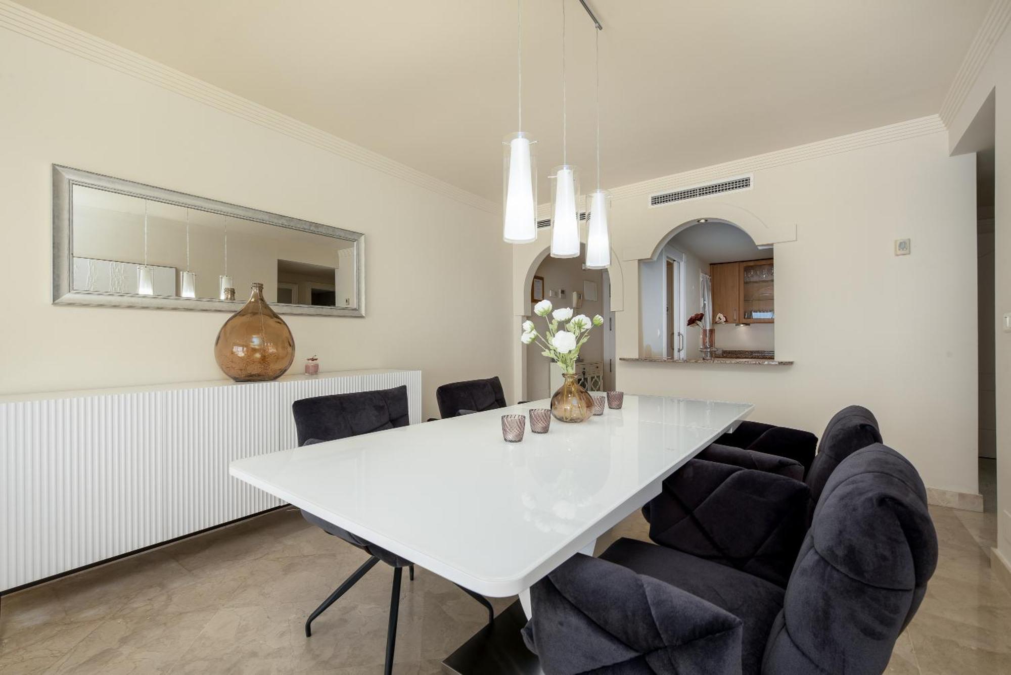 Sinfonia - 2br, Pool Apartamento Estepona